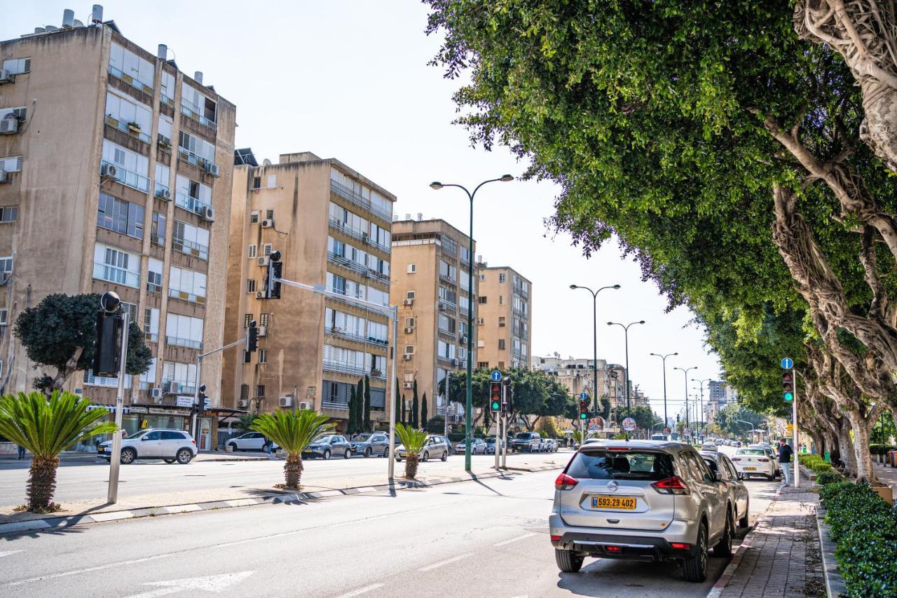 Windows On Netanya Luxury Penthouse Downtown Apartment Luaran gambar