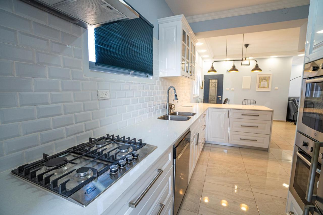 Windows On Netanya Luxury Penthouse Downtown Apartment Luaran gambar